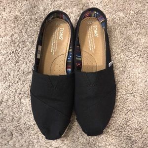 Never worn Black TOMS